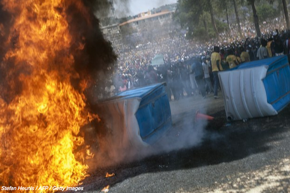 Thousands of students converge on seat of gov't in SAfrica