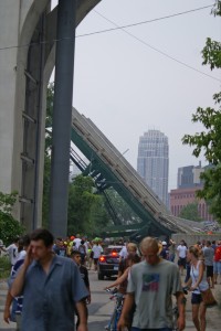 A section of the collapsed I-35W Mississippi River bridge, Minneapolis, Minnesota By Eric from Minneapolis - collapse, CC BY-SA 2.0, https://commons.wikimedia.org/w/index.php?curid=2621405
