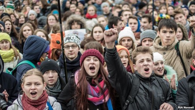 Ukraine: President Yanukovich Makes Major Concessions to Opposition