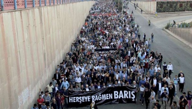 Turkey: Double bombing at Ankara peace demonstration massacres over 100