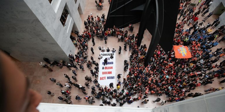 Defendamos a los DREAMers y a todos los inmigrantes