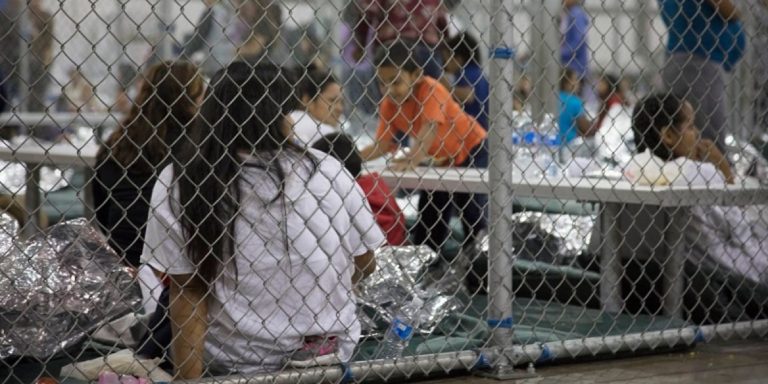 Pongamos fin a la criminalización de inmigrantes por parte de Trump  Basta ya de detenciones y deportaciones a refugiados.