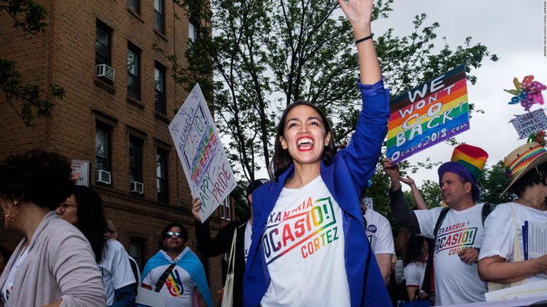 La activista  de izquierdas Alejandra Ocasio-Cortez  se impone al establishment Demócrata en Nueva York