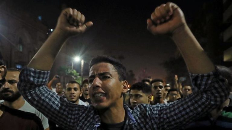 Egyptian Protesters Break the Wall of Fear