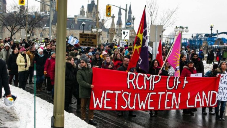 Canada: Widespread Wet’suwet’en Solidarity Shakes Trudeau