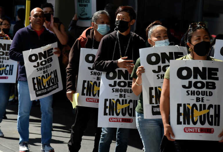 A Thousand Fast Food Workers Strike At San Francisco Airport￼